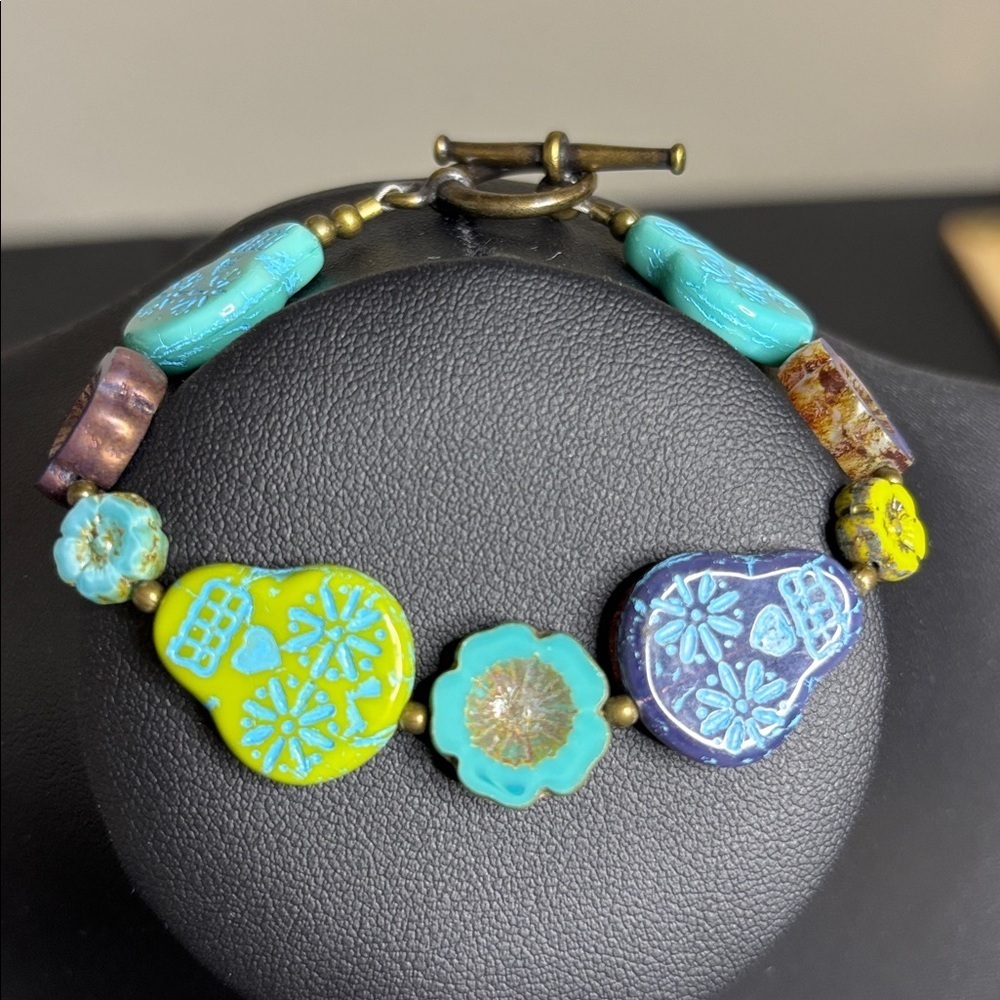Colorful Dia de Los Muertos Day of the Dead Skull Flower Beaded Bracelet